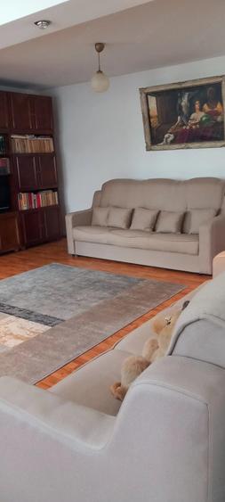 Casă cu 7 camere cu Teren 370 Mp în Central