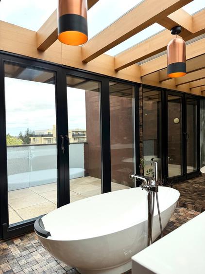 Penthouse cu 6 camere decomandat în Pipera