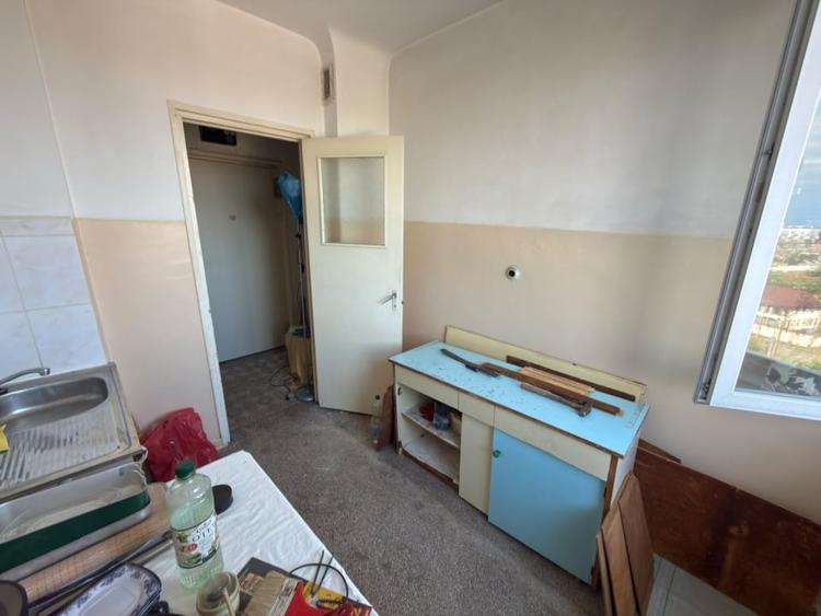 Apartament cu 3 camere semidecomandat în Andrei Mureșanu