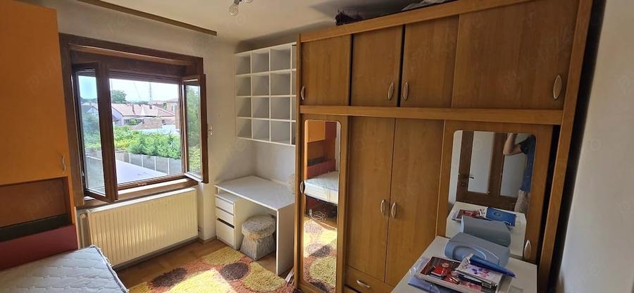 Apartament cu 3 camere semidecomandat în Central