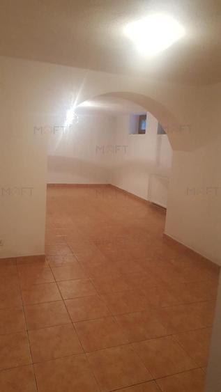 Casă individuală cu 12 camere cu Canalizare în Aviației