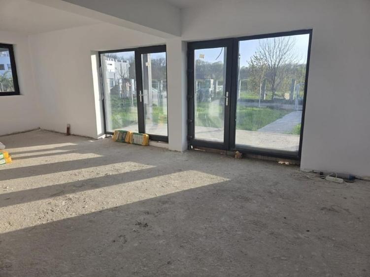 Casă individuală cu 5 camere cu Teren 500 Mp în Snagov