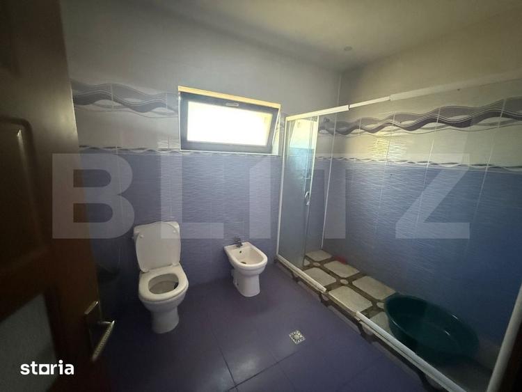 Casă cu 9 camere cu Teren 1000 Mp în Comișani