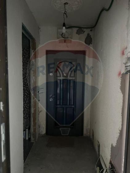 Apartament cu 2 camere semidecomandat în Săvinești