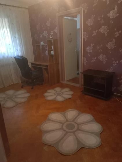 Apartament cu 3 camere semidecomandat în P-ța Doina