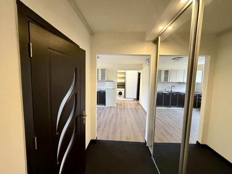 Apartament cu 3 camere semidecomandat în Central