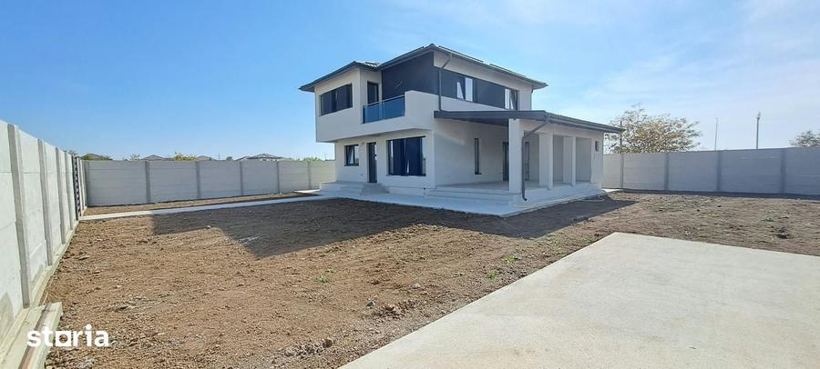 Casă cu 4 camere cu Teren 484 Mp în Joița