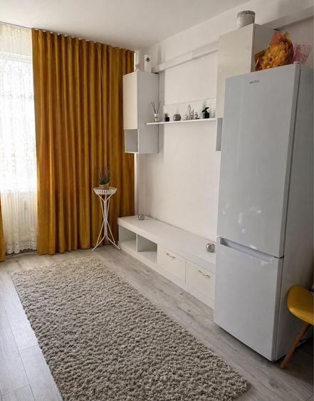 Apartament cu 2 camere decomandat în Micro 19