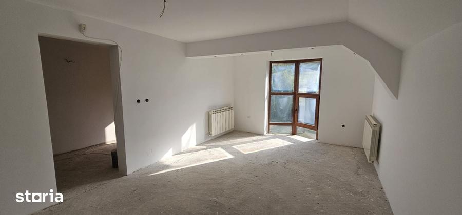 Casă cu 5 camere cu Teren 3600 Mp în Bâlca