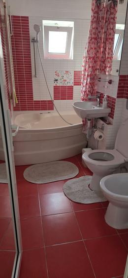 Apartament cu 3 camere semidecomandat în Micălaca