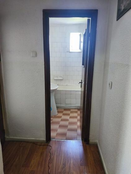 Apartament cu 3 camere semidecomandat în Dărmănești