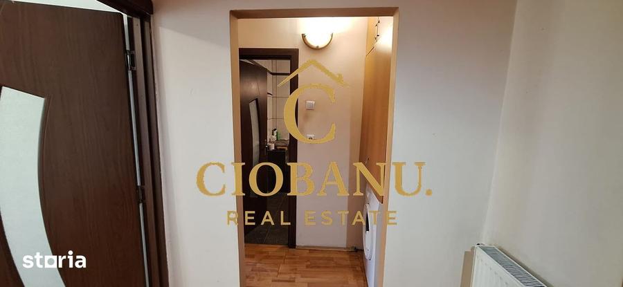 Apartament cu 3 camere decomandat în Craiovița Nouă