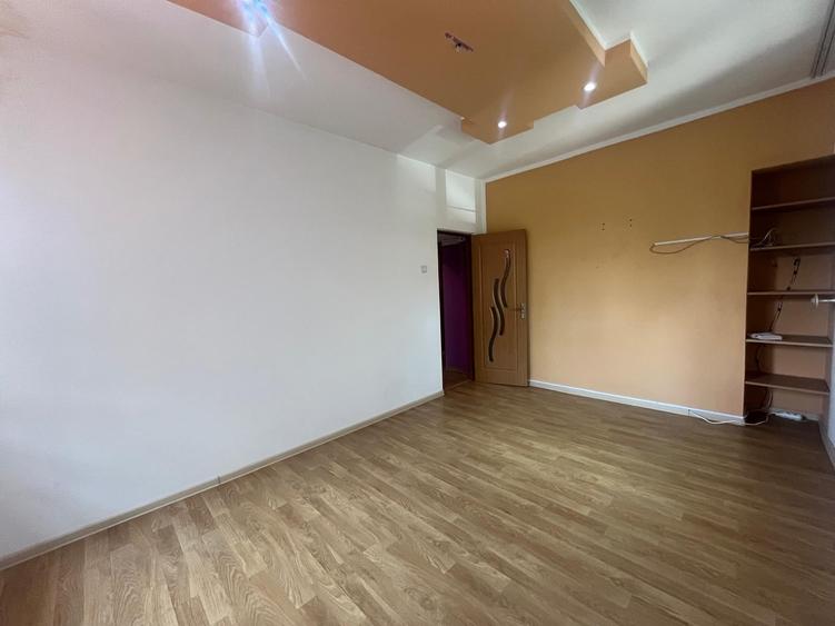 Apartament cu 3 camere decomandat, mobilat în Ferentari