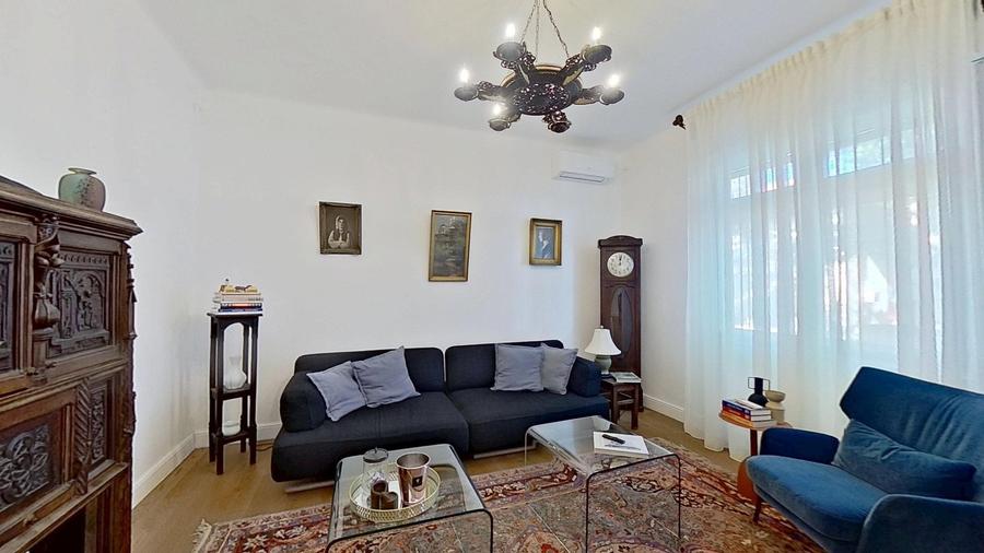 Apartament cu 5 camere decomandat, mobilat în Arcul de Triumf