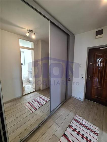 Garsonieră decomandată în Central