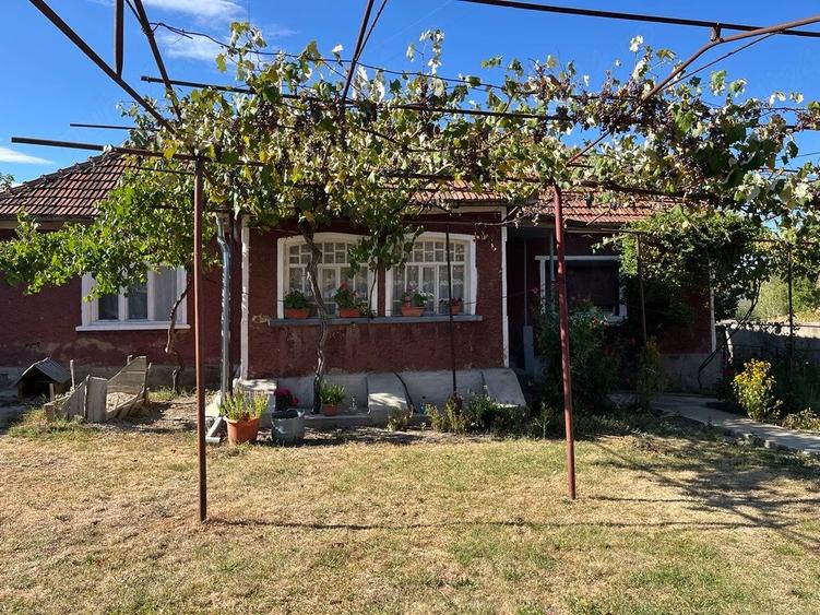 Casă cu 3 camere cu Teren 950 Mp în Borumlaca