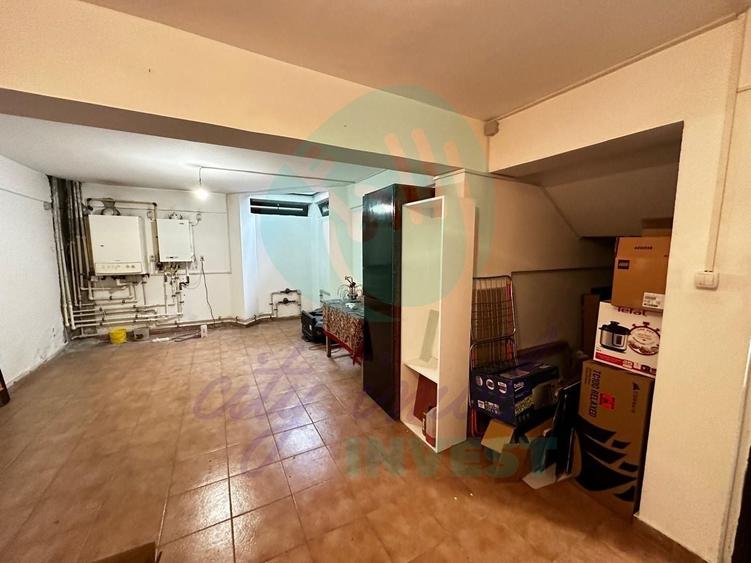Casă individuală cu 9 camere cu Canalizare în 13 Septembrie
