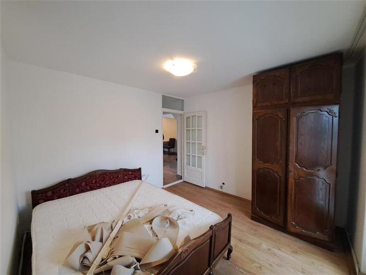 Apartament cu 3 camere decomandat, mobilat în Zorilor