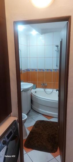 Apartament cu 3 camere decomandat în Lazaret