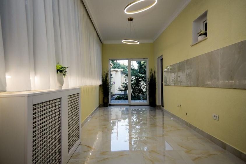 Casă cu 4 camere decomandat în Central