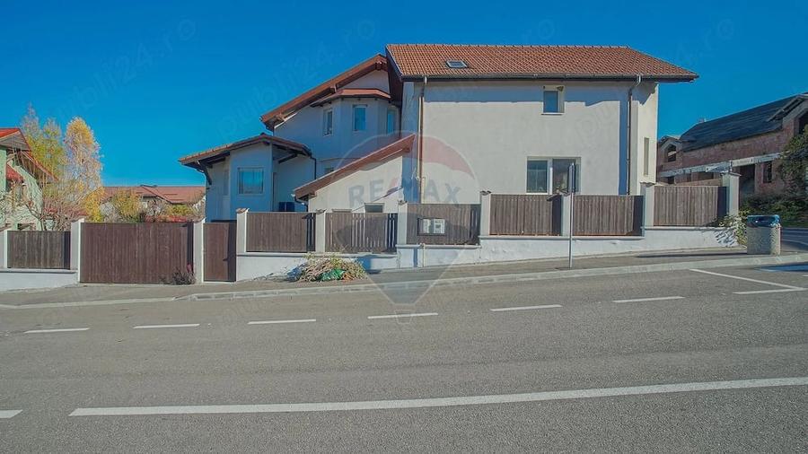 Casă cu 4 camere cu Teren 440 Mp în Exterior Vest