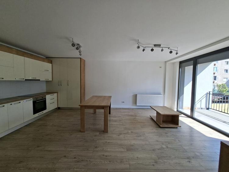 Apartament cu 3 camere decomandat, mobilat în Elisabetin