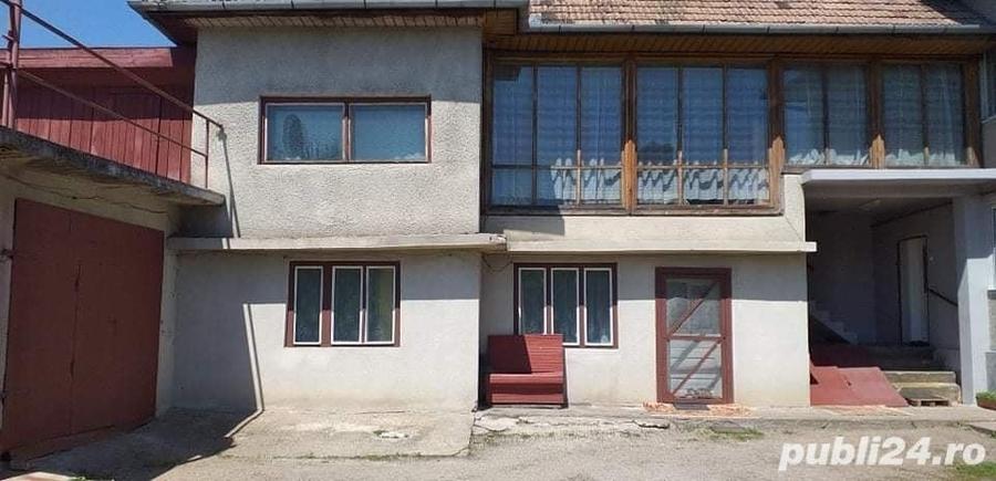 Casă cu 8 camere cu Teren 1669 Mp în Gilău