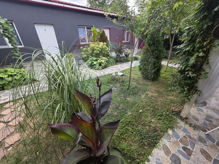 Casă cu 8 camere cu Teren 527 Mp în Berzasca