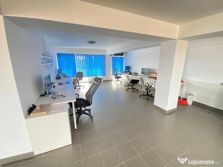 Spațiu comercial, de 90 mp, în Bujac