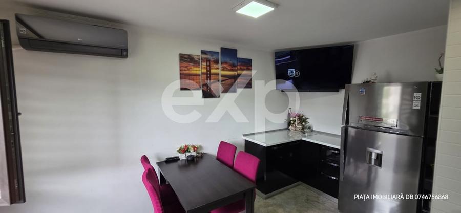 Apartament cu 3 camere semidecomandat, mobilat în Micro 9