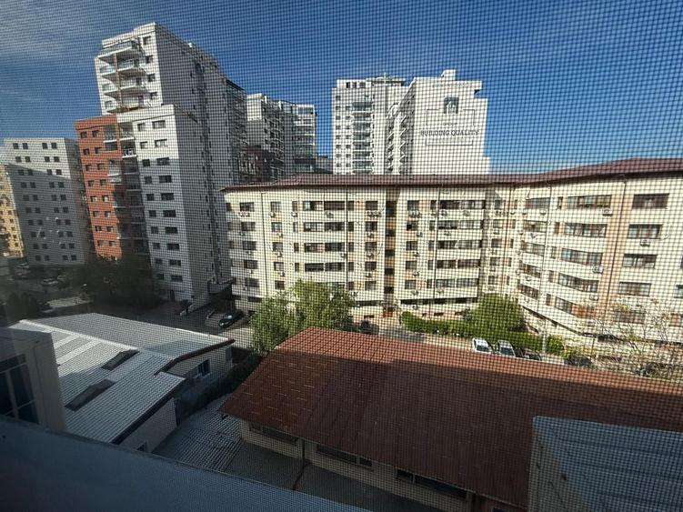 Apartament cu 4 camere în Mihai Bravu