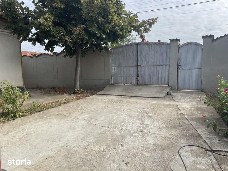 Casă cu 5 camere cu Teren 1200 Mp în Calea București