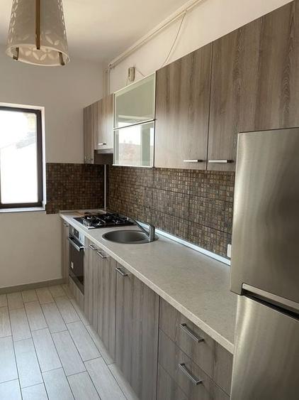 Apartament cu 2 camere semidecomandat, mobilat în Dacia