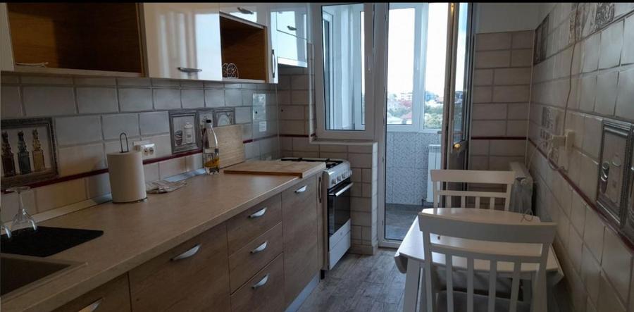 Apartament cu 2 camere semidecomandat, mobilat în Romană