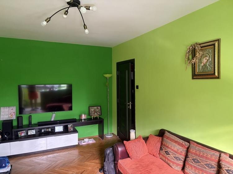 Apartament cu 4 camere semidecomandat în Nord