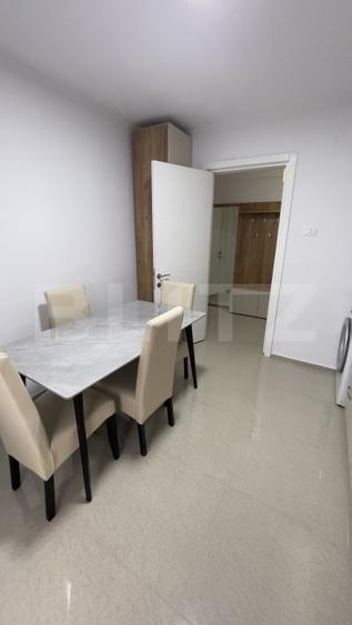 Apartament cu 3 camere semidecomandat, mobilat în Central