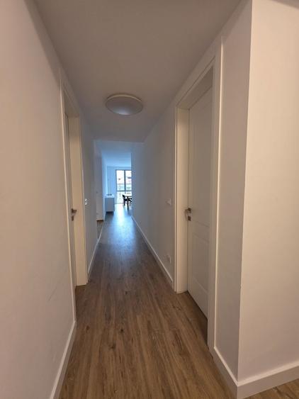 Apartament cu 3 camere în P-ța Universității