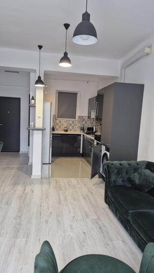 Apartament cu 3 camere decomandat, mobilat în Brașovul Vechi