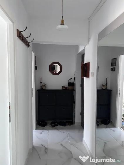 Apartament cu 3 camere semidecomandat în Drumul Găzarului