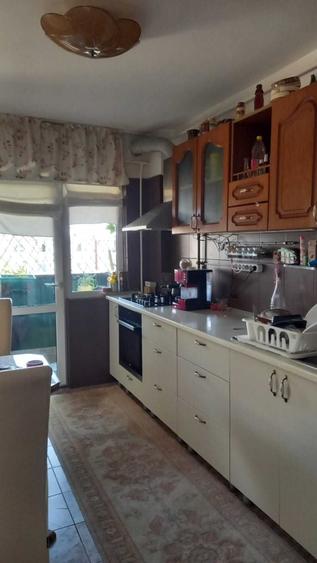 Apartament cu 4 camere decomandat în Moara