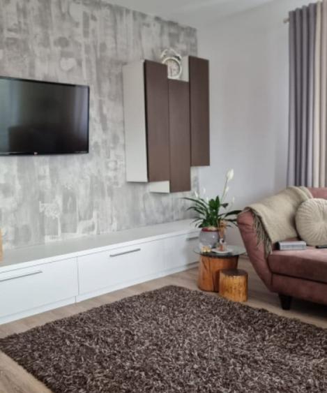 Apartament cu 3 camere semidecomandat în Florești — fotografia 1