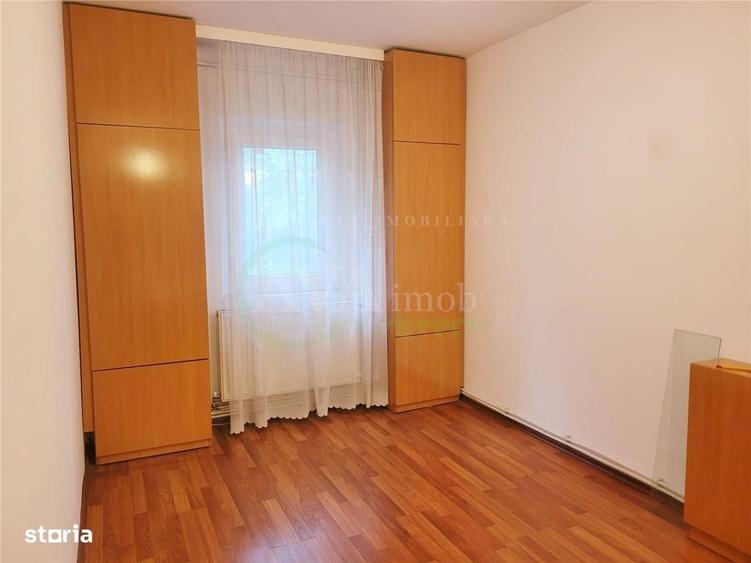 Apartament cu 3 camere semidecomandat în Mioriței