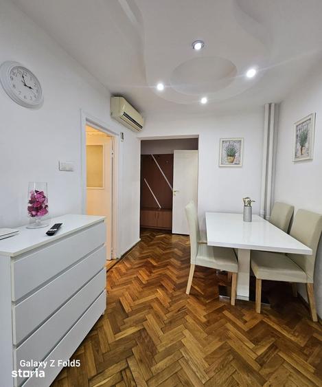Apartament cu 3 camere decomandat în Central
