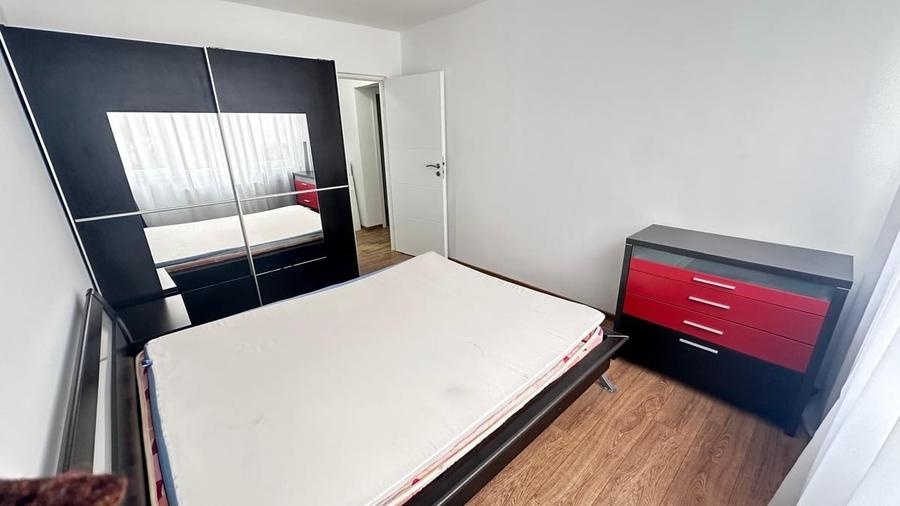 Apartament cu 3 camere decomandat în Drumul Taberei