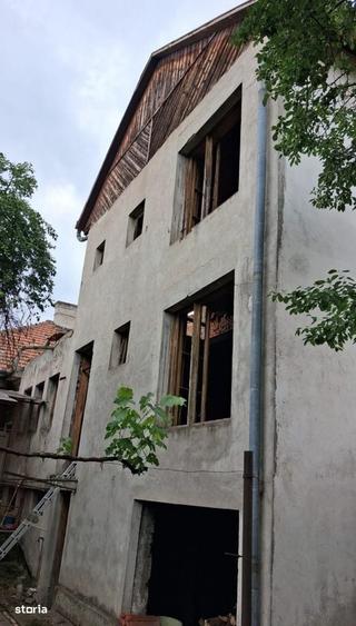 Casă cu 4 camere în Ultracentral