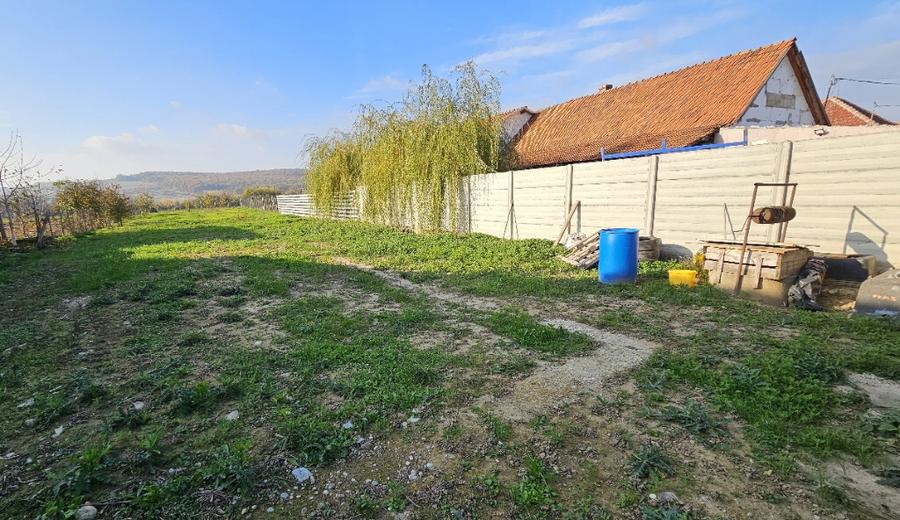 Teren de 1186 mp, în Ineu