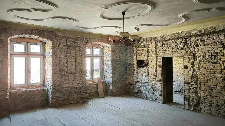Casă cu Teren 1694 Mp în Biertan