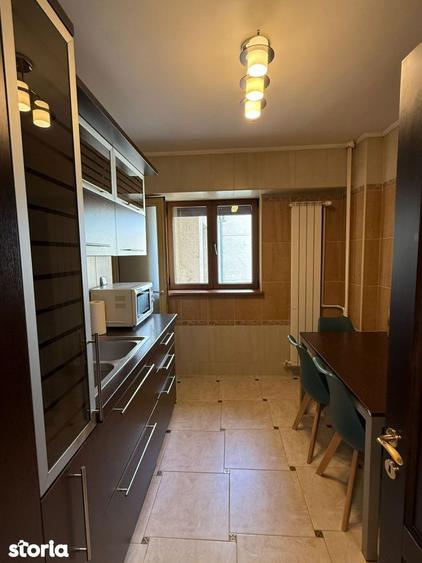 Apartament cu 3 camere, mobilat în Vitan