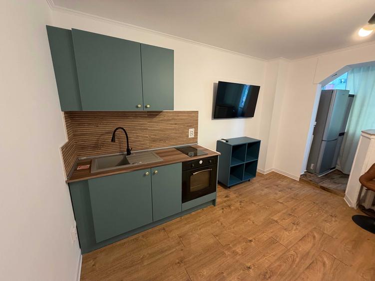 Inchiriez Garsoniera renovata premium, bloc cu centrala proprie - 2