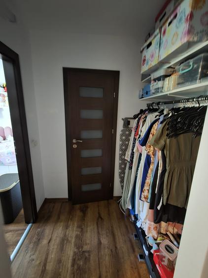 Apartament cu 4 camere decomandat în Drumul Taberei